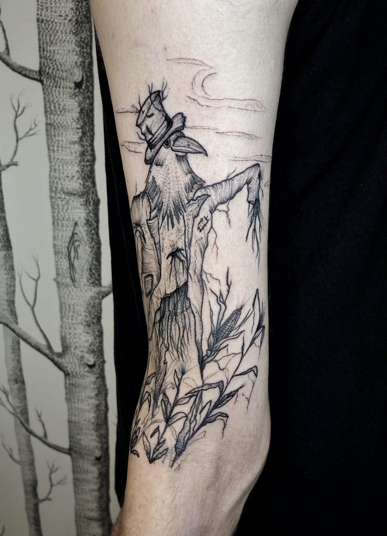 Armtattoo: Vogelscheuche als Rabe