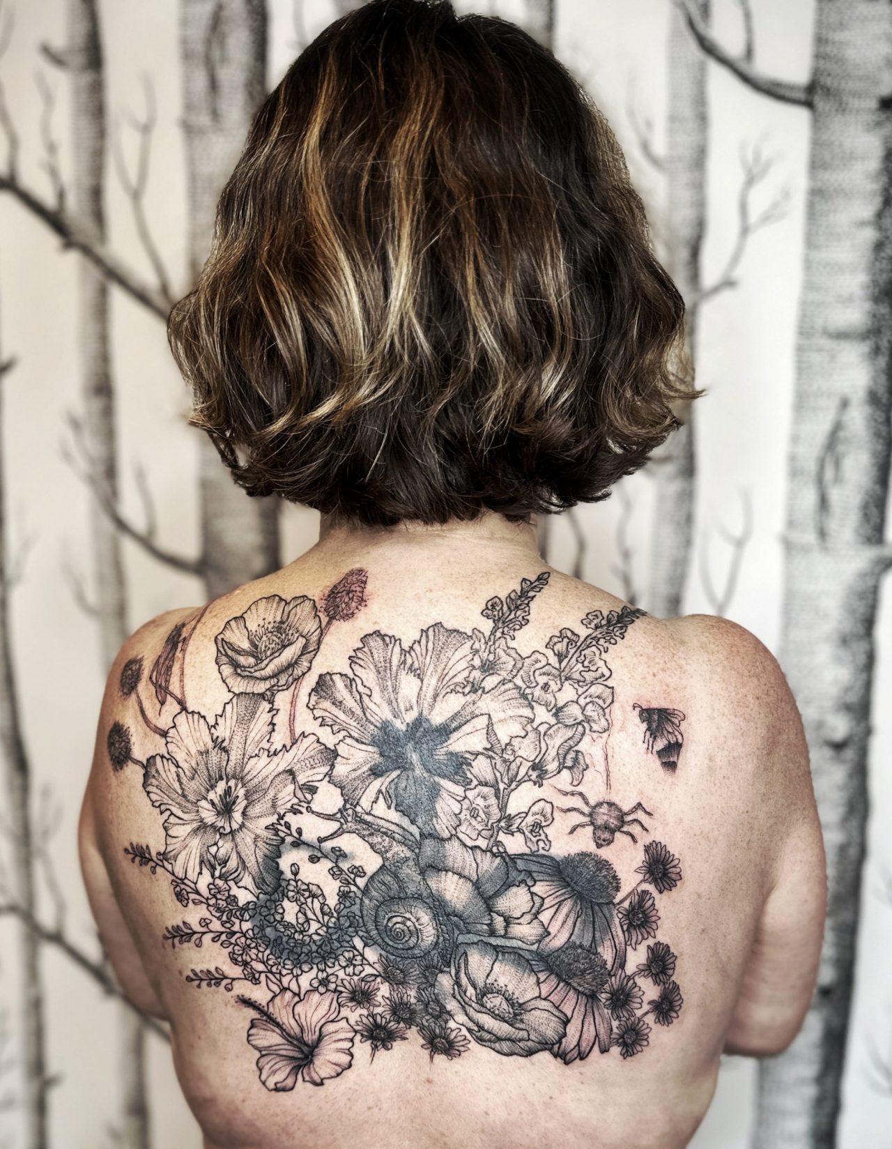 Backpiece und Blast Over: Gartenszene - verschiedene Blumen, Schnecke, Spinne, Biene, Grashüpfer