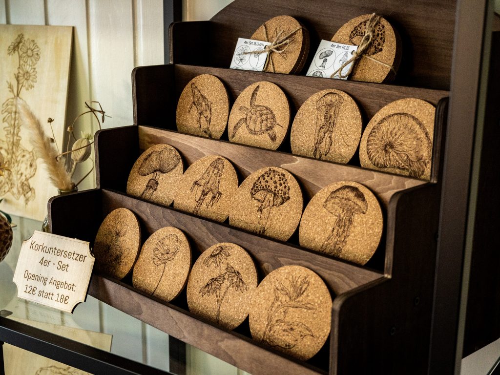 individueller Kunst-Shop und Geschenkideen in Köln: Korkuntersetzer Sets: Pilze, Ozean, Blumen