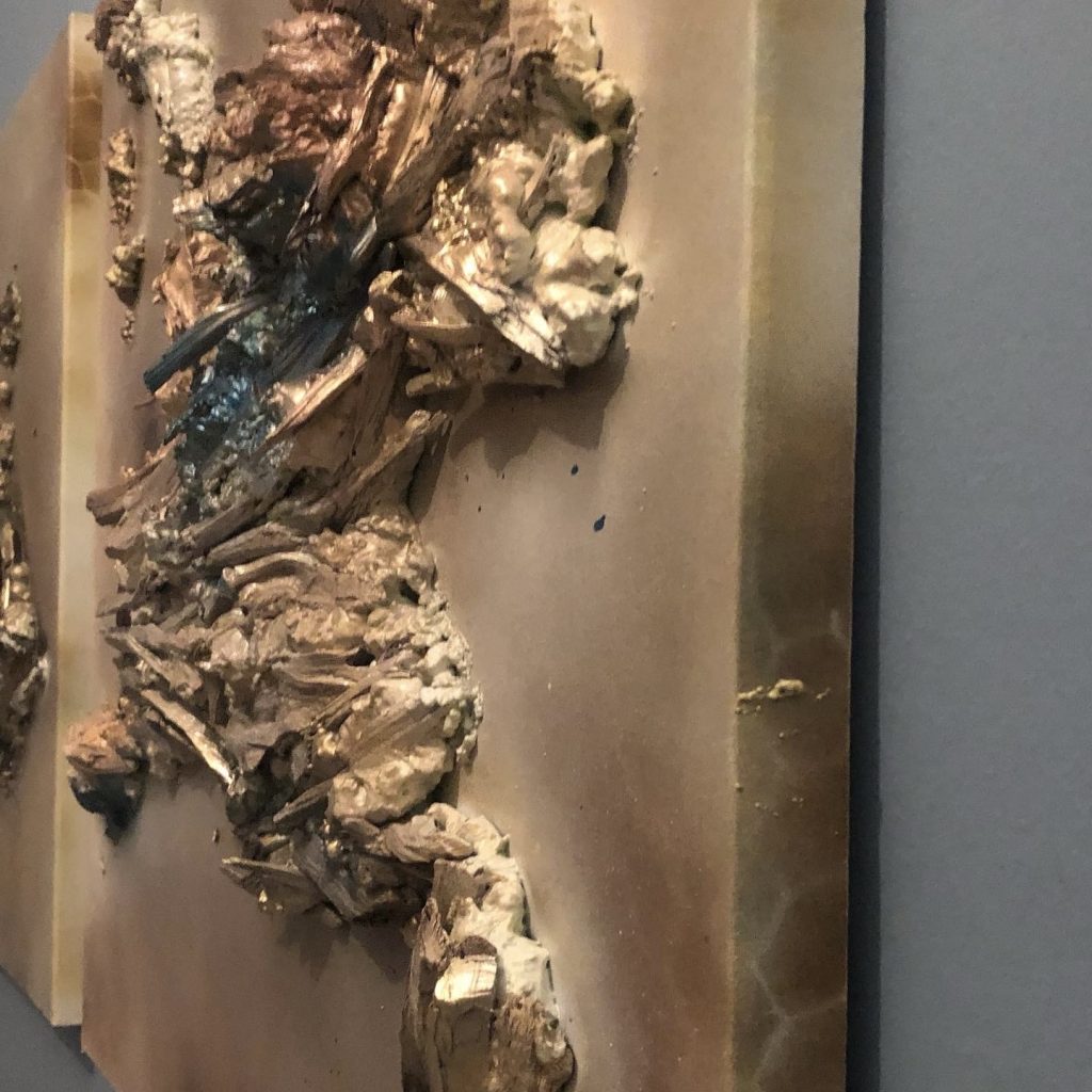 Kunst Leinwand naturalistische Details mit Totholz in gold, beige und türkis