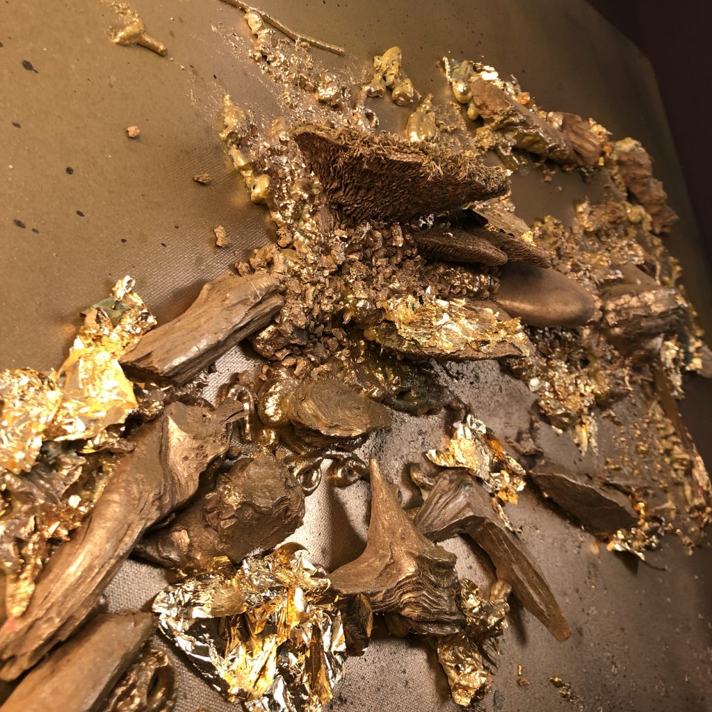 Kunst Leinwand naturalistische Details mit Totholz und Pilzen in gold
